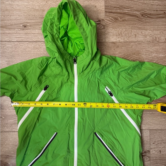Lululemon Vibrant Green Hooded Windbreaker Rain Coat - Picture 8 of 8